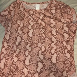 Snake skin tee